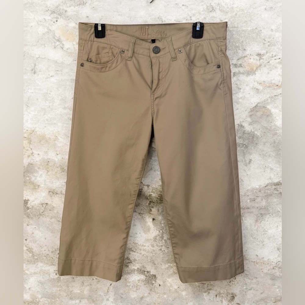 Kut from the Kloth Tan Capri Length Pants. Size 6.
